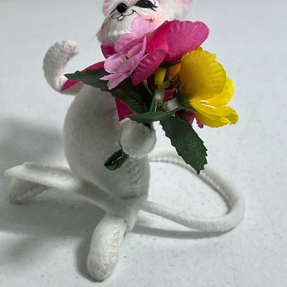 Annalee Mouse Doll with Flowers and Pink Bow 2013 - Picture 5 of 9
